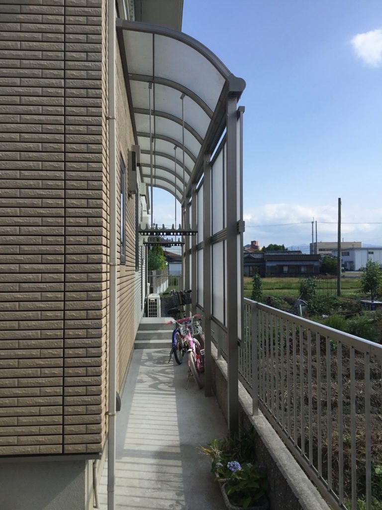 香川県高松市林町 N様邸 テラスの前面パネル設置工事完了