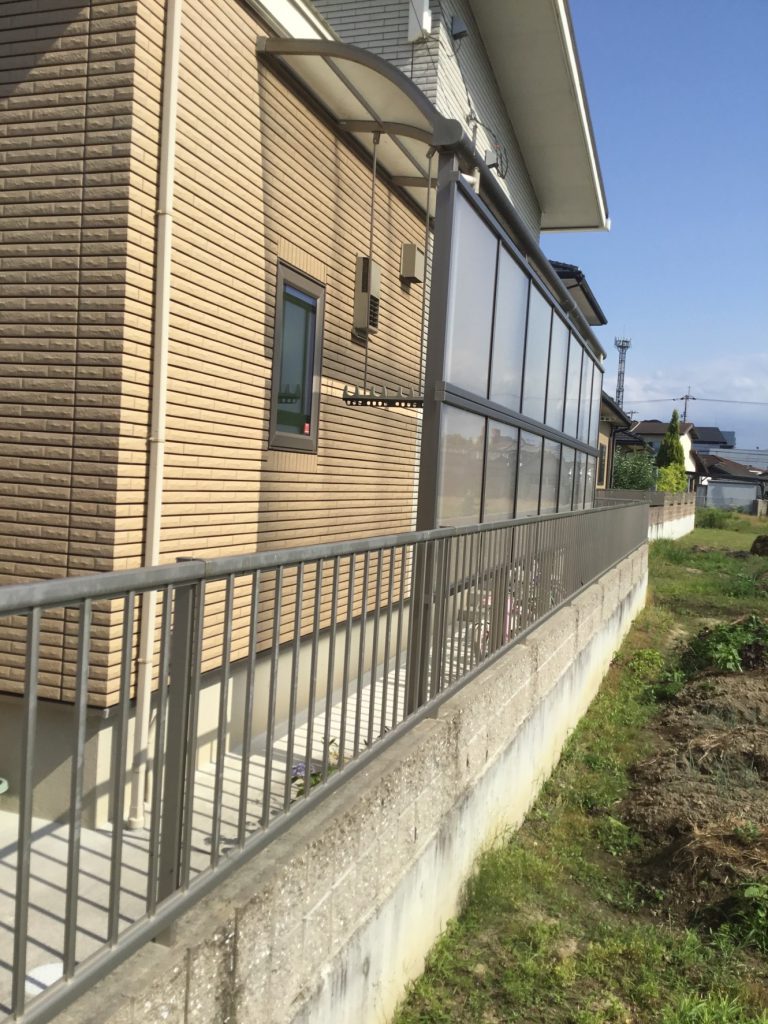 香川県高松市林町 N様邸 テラスの前面パネル設置工事完了