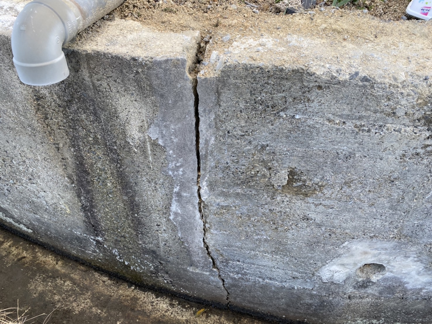 ブロック塀・外塀基礎のヒビ・亀裂｜香川県の外塀・外庭リフォーム工事専門店 (株)カインズガーデン