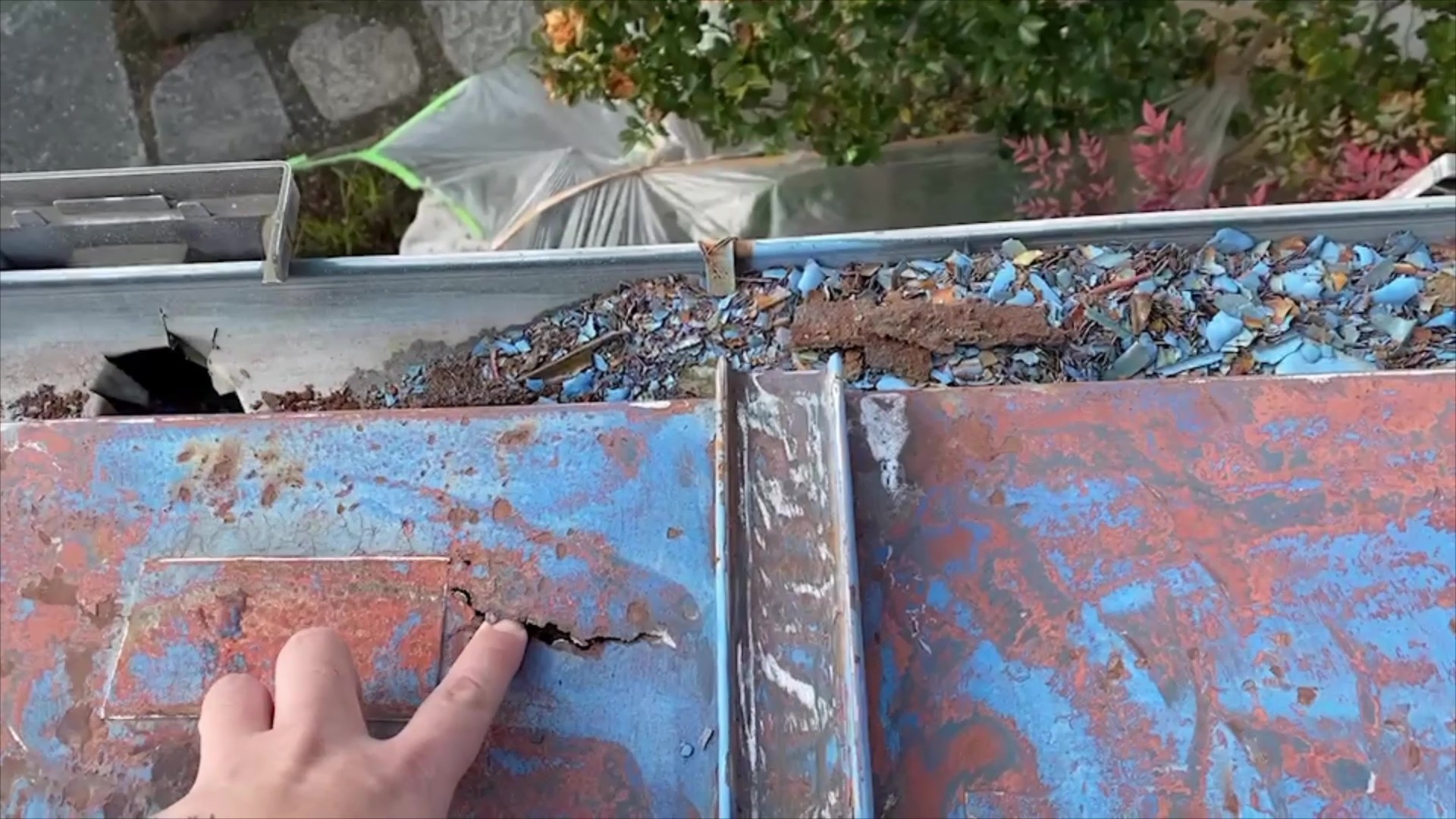 香川県高松市【板金屋根リフォーム工事】この状態は要注意！部分補修で安全リフォーム｜外周り工事専門店(株)カインズガーデン