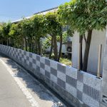 香川県丸亀市飯山町・O様邸 お庭外装リフォーム工事 ブロックとフェンスの柱施工中