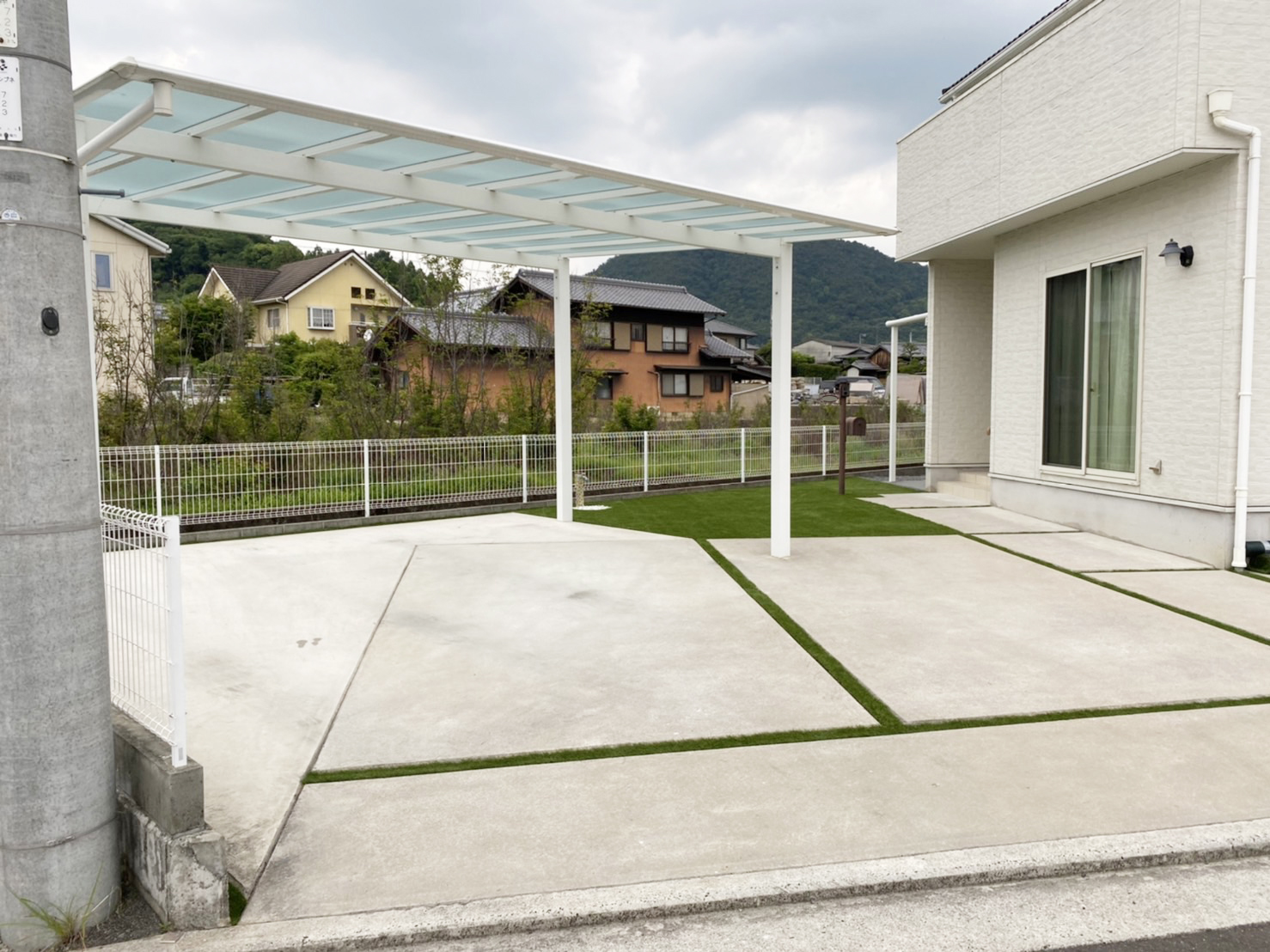 香川県高松市国分寺町 M様邸 外構工事完工 雑草対策 人工芝施工・駐車場目地も人工芝