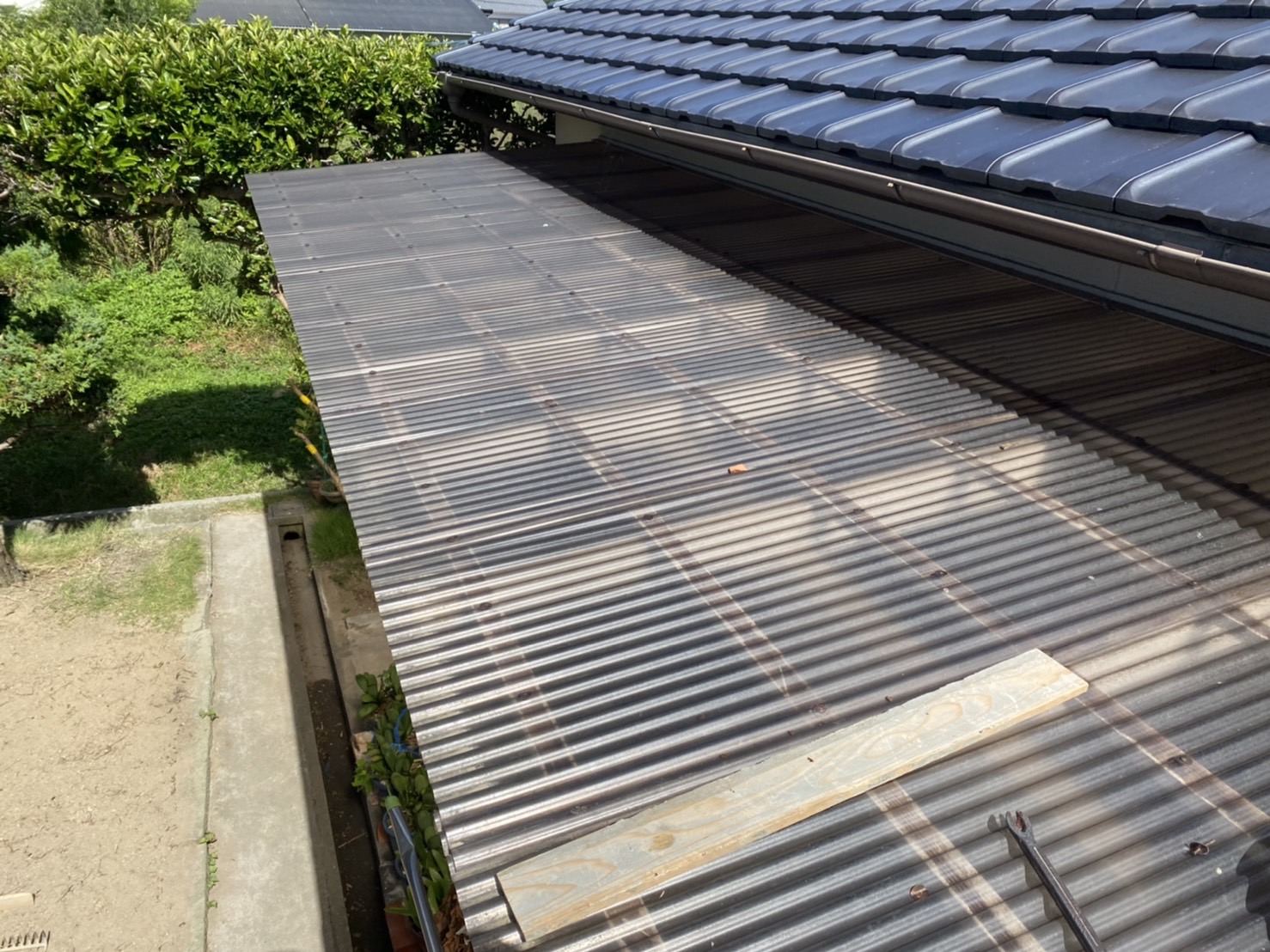 【5日目・テラス波板交換】香川県高松市国分寺町・K様邸｜香川県の庭 壁 塀　庭・外まわり工事専門店(株)カインズガーデン