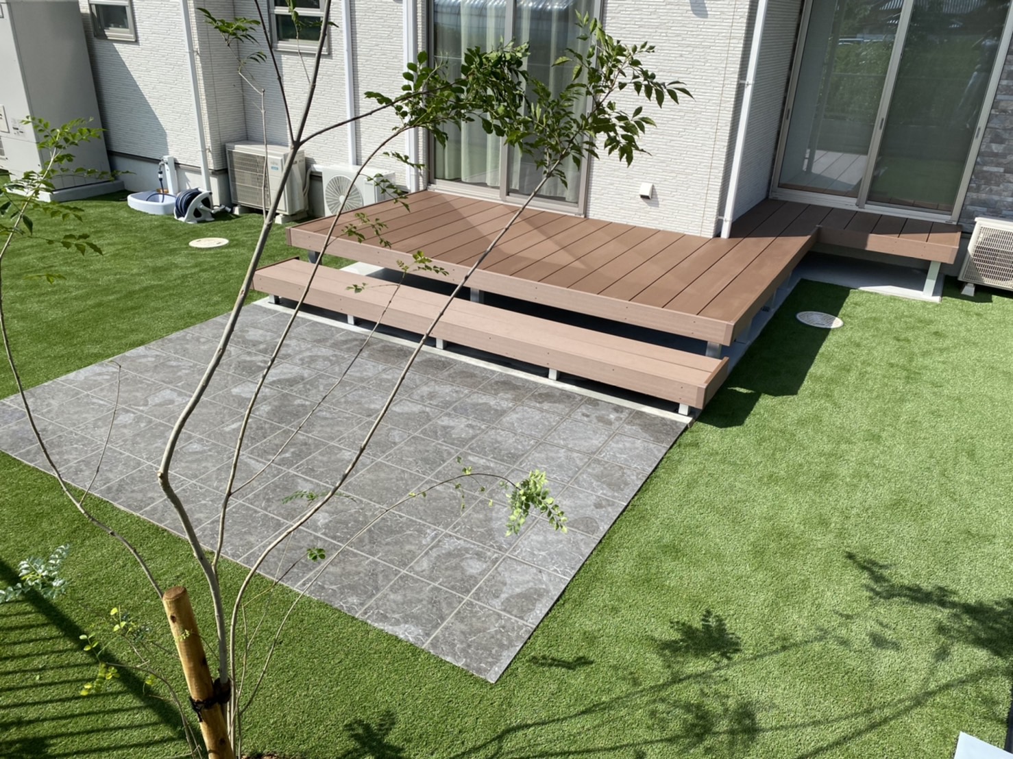 【高耐久】ウッドデッキ施工事例 (株)カインズガーデン｜香川県の雑草対策，庭リフォーム工事，庭仕舞い，庭まわりの修繕工事