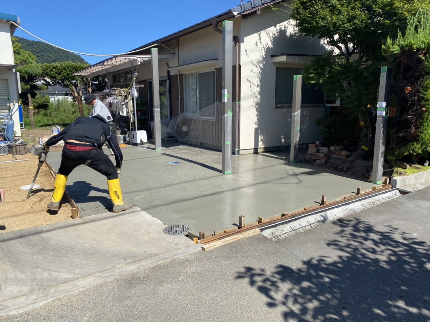 【6日目・駐車場土間コンクリート】香川県高松市国分寺町・K様邸｜香川県の庭 壁 塀　お庭工事専門店(株)カインズガーデン