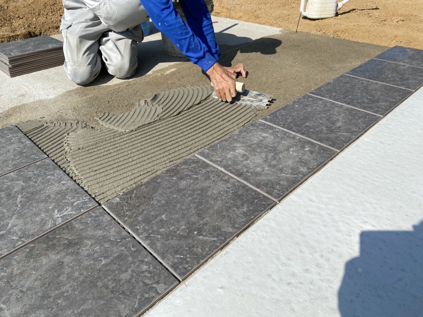 【三豊市 KA様邸７日目・タイル施工】香川県三豊市山本町のお庭・外まわり工事