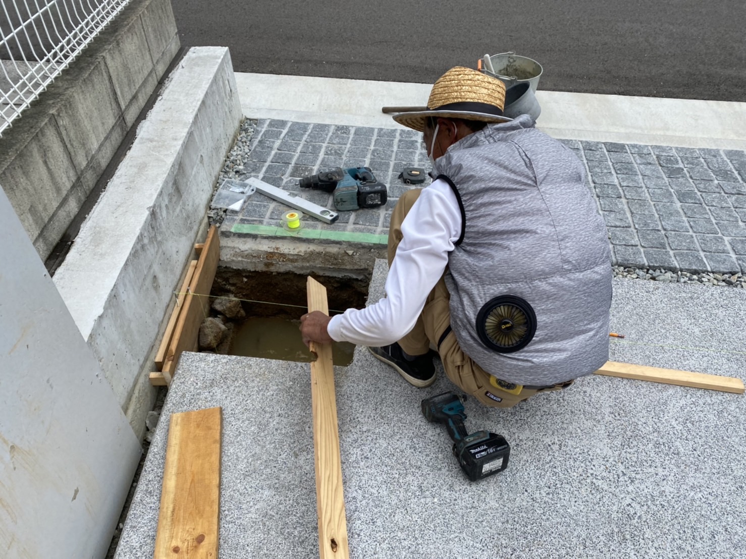 【円座町Ｋ様５日目・カーポート柱建て続報】香川県高松市円座町のお庭工事