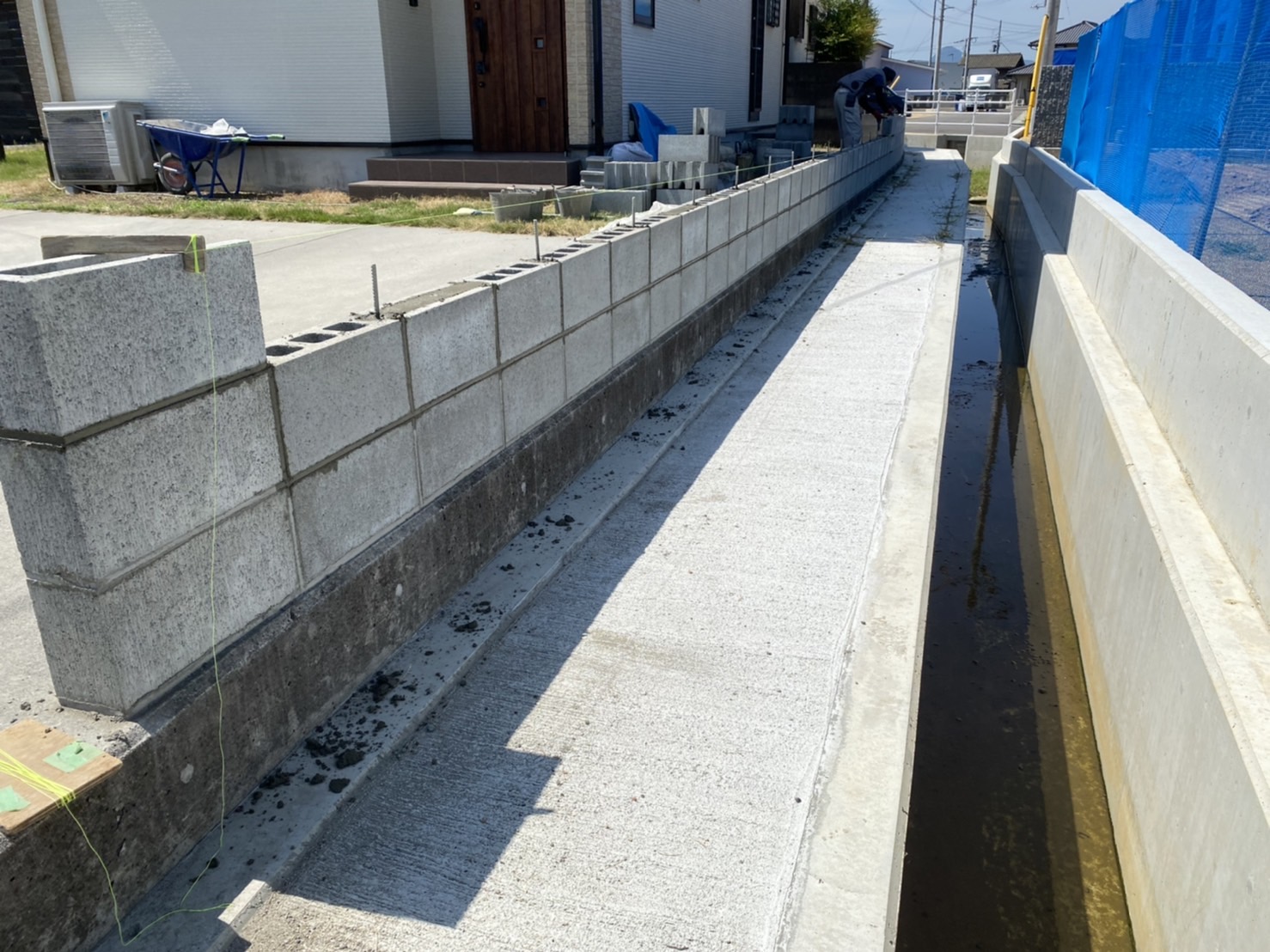 【香川県丸亀市飯山町Ｍ様邸お庭工事・２日目】ブロック塀工事｜香川県の庭壁塀 お庭・外周り工事専門店(株)カインズガーデン