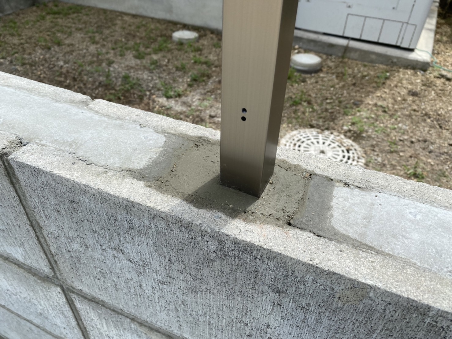 【香川県丸亀市飯山町M様・３日目】目隠しフェンス設置工事｜香川県の庭壁塀 お庭・外まわり工事専門店(株)カインズガーデン