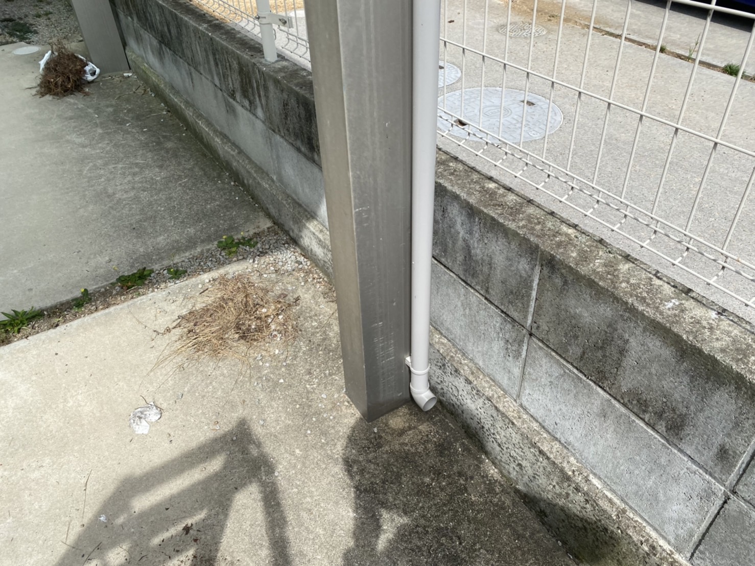 【香川県高松市K様旧家】カーポート雨樋交換とフェンス補修 (株)カインズガーデン|香川県の雑草対策,庭リフォーム工事,庭仕舞い,修繕工事
