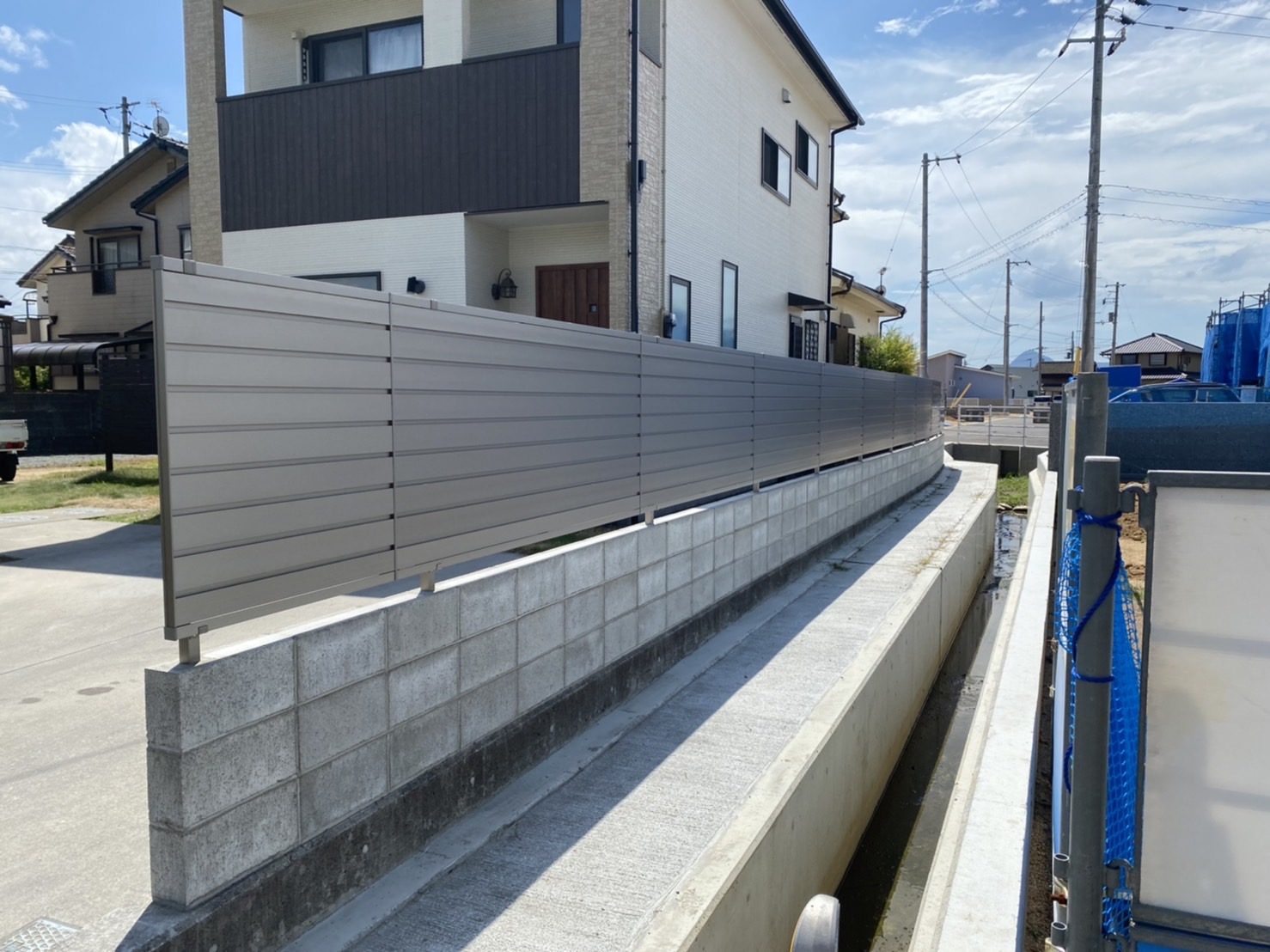香川県丸亀市飯山町M様完工　境界ブロック・フェンス完了｜香川県の庭壁塀 お庭・外周り工事専門店(株)カインズガーデン