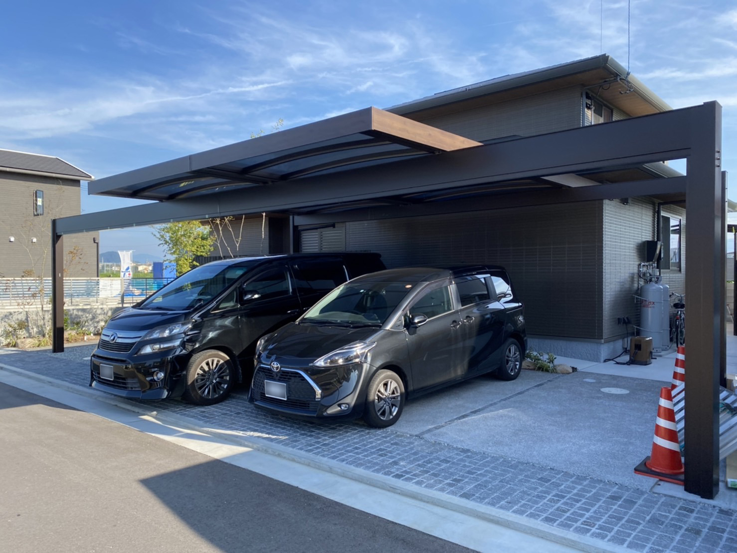 【香川県高松市円座町・K様邸】圧巻カーポート！「Uスタイルアゼスト」完成✨｜庭リフォーム工事専門店(株)カインズガーデン