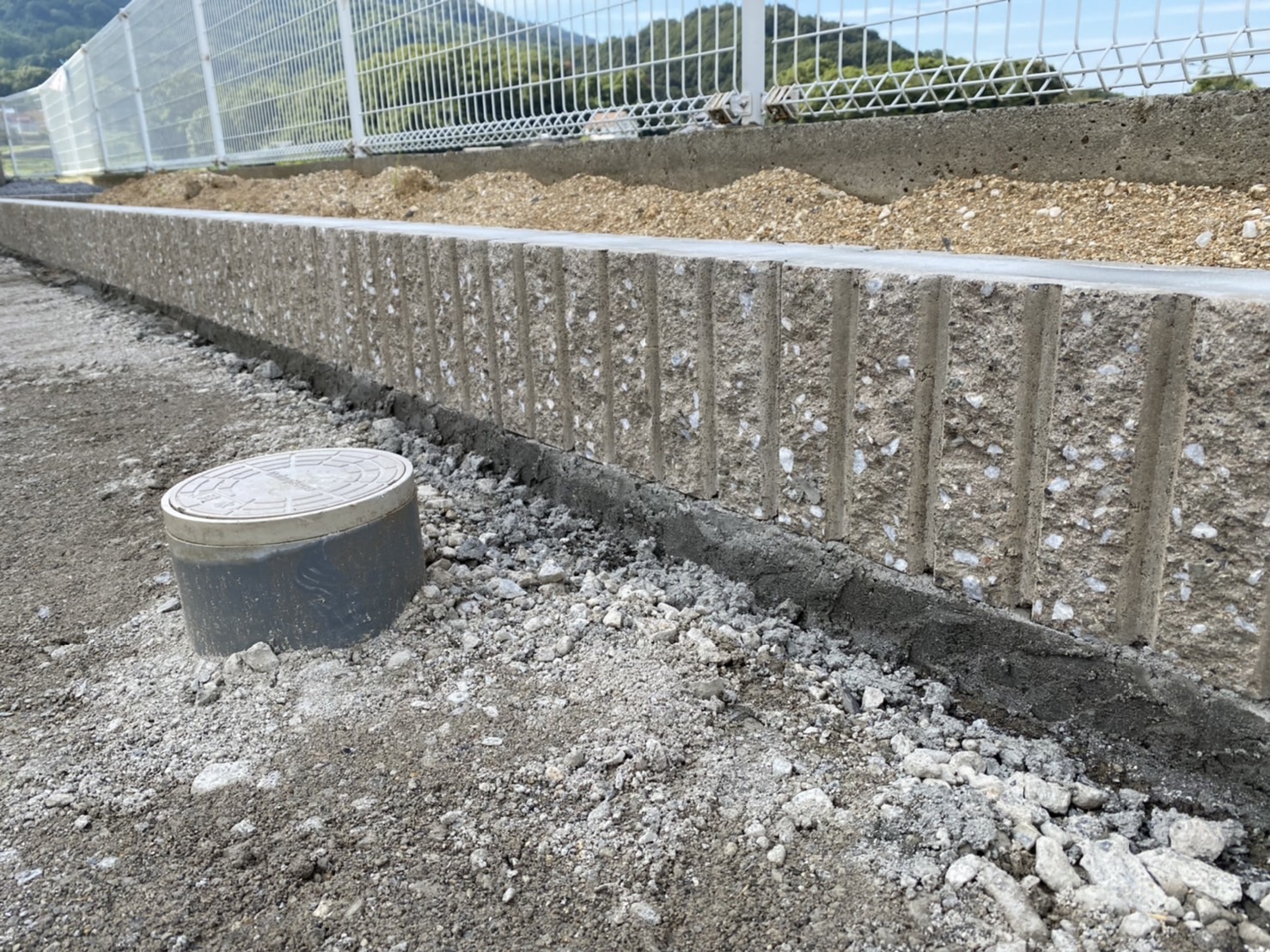 【香川県坂出市府中町N様邸】化粧ブロックの花壇が完成！(株)カインズガーデン｜香川県の外塀・外庭リフォーム工事専門店