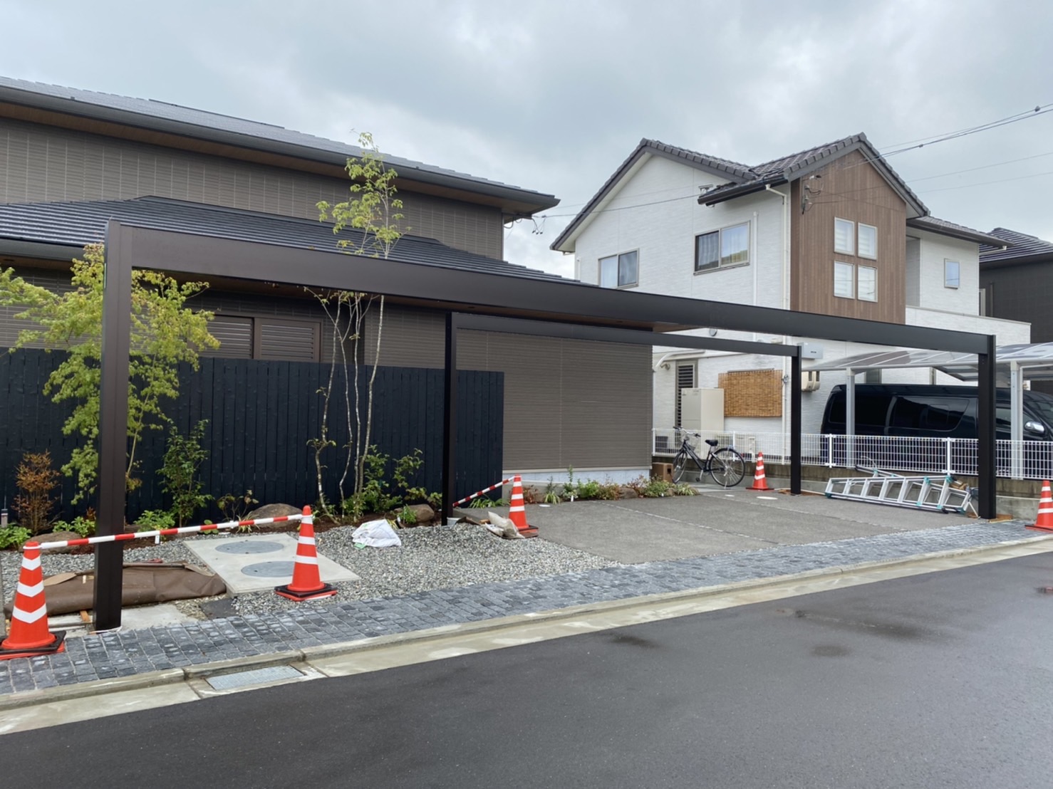 【円座町Ｋ様邸７日目はカーポート施工！Uスタイルアゼスト12ｍ・8ｍの梁設置】香川県高松市のお庭工事｜カインズガーデン