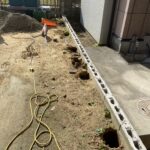 【香川県坂出市林田町・S様邸お庭工事】目隠しフェンスの柱・角柱設置 (株)カインズガーデン｜庭・外まわりリフォーム専門店
