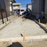 【土間コンクリート打設準備】駐車場・エアコン室外機下・デッキ下など♪(株)カインズガーデン｜香川県の庭・外周りリフォーム