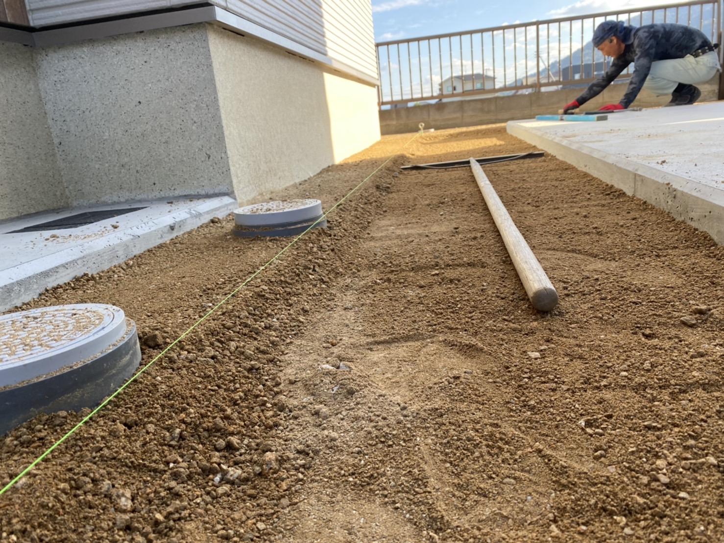 【鋤取り・転圧】整地仕上げと防草シート張り (株)カインズガーデン|香川県の雑草対策,庭リフォーム工事,庭仕舞い,修繕工事