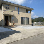 【香川県坂出市府中町・N様邸】外庭工事㊗完工㊗！開放的で爽快！広々駐車場、優しい玄関アプローチ｜(株)カインズガーデン