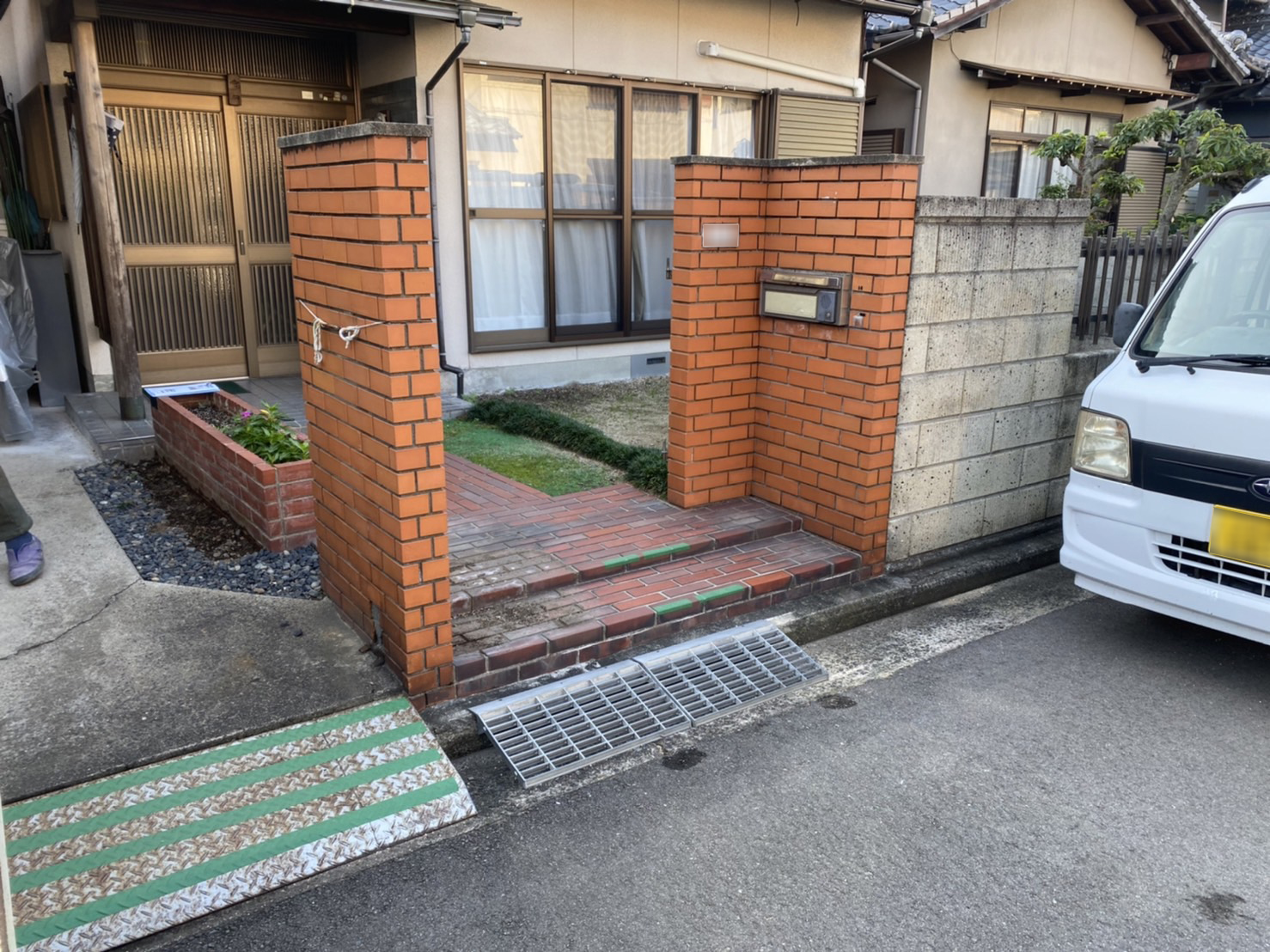 宇多津町Ｔ様邸、お庭リフォーム工事本日着工👷 (株)カインズガーデン｜香川県の＜庭 壁 塀＞庭・外まわり工事専門店