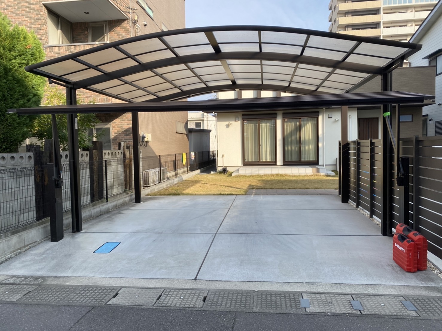 香川県坂出市・A様邸【駐車場】電動オーバーゲート物損修理 (株)カインズガーデン｜＜庭 壁 塀＞庭・外まわり工事専門店