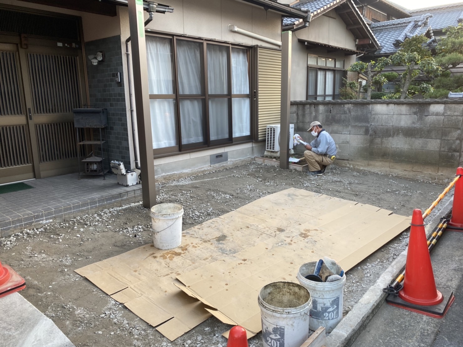 宇多津町Ｔ様邸・お庭リフォーム工事【続３】型枠・柱 (株)カインズガーデン｜香川県の＜庭 壁 塀＞庭・外まわり工事専門店