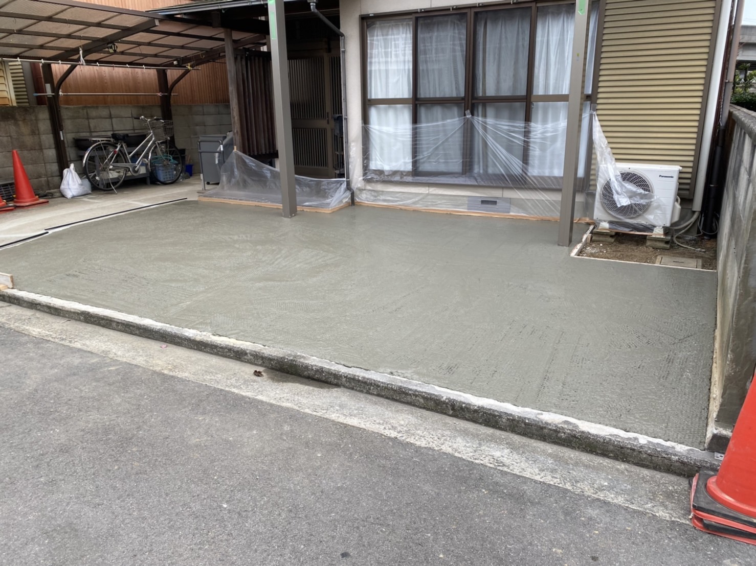 宇多津町Ｔ様邸・お庭リフォーム【続４】駐車場コンクリート (株)カインズガーデン｜香川県の＜庭 壁 塀＞庭・外周り工事店