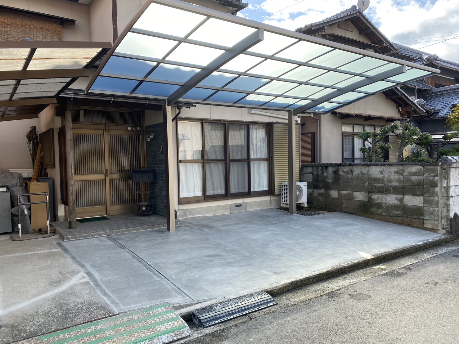 宇多津町Ｔ様邸・お庭リフォーム工事で駐車場広々【㊗完工(仮)】 (株)カインズガーデン｜香川県の庭 壁 塀・外周り工事店