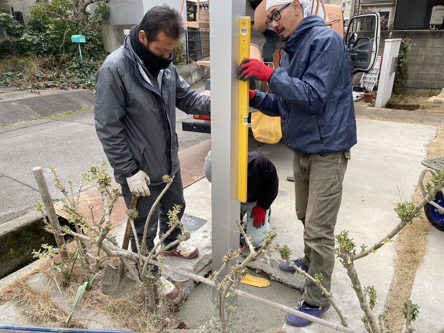 エクステリア工事・カーポートの柱建て【香川県高松市伏石町・O様邸】 (株)カインズガーデン｜庭壁塀・外まわり工事店