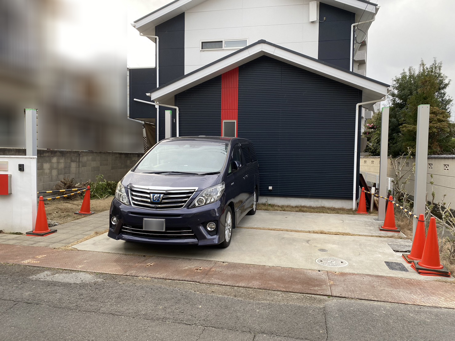 エクステリア工事・カーポートの柱建てその後【香川県高松市伏石町・O様邸】 (株)カインズガーデン｜庭壁塀・外まわり工事店