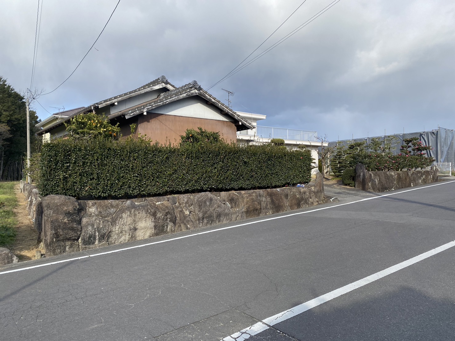 Ｓ様による樹木撤去完了✨お庭リフォーム工事、本日着工です👷【香川県綾歌郡綾川町・Ｓ様邸】 (株)カインズガーデン
