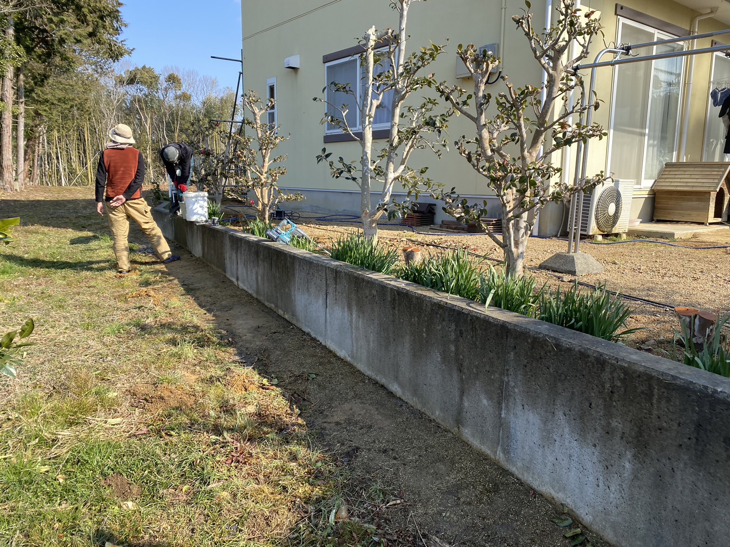 庭リフォーム工事続報・フェンス柱の下準備コア抜き【香川県綾歌郡綾川町・Ｓ様邸】 (株)カインズガーデン｜庭壁塀外周り工事