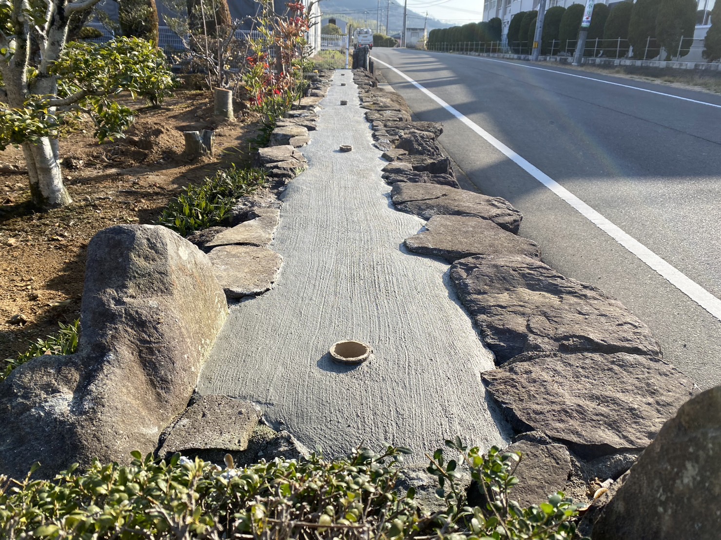 庭リフォーム工事続報・フェンスと門扉柱【香川県綾歌郡綾川町・Ｓ様邸】 (株)カインズガーデン｜香川県の外構／エクステリア