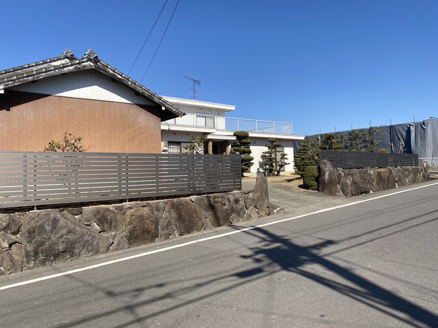 植栽撤去・フェンスと門扉設置でスッキリ！庭リフォーム工事㊗完工㊗【香川県綾歌郡綾川町・Ｓ様邸】 (株)カインズガーデン｜香川の外構／エクステリア／庭リフォーム