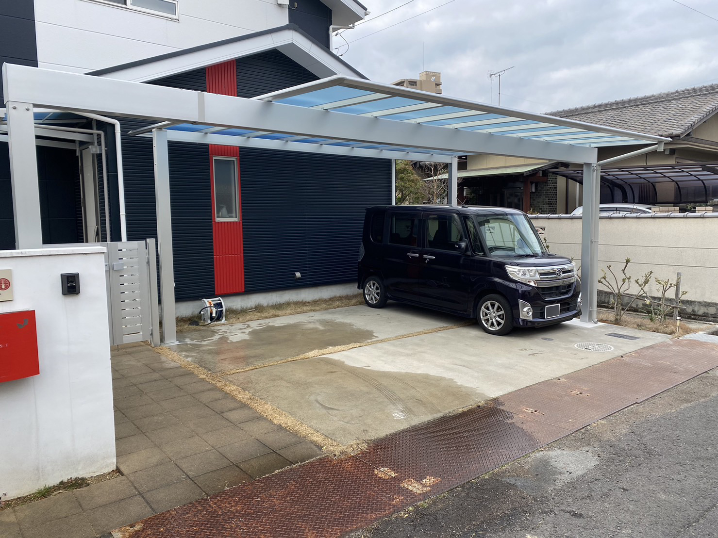 カーポート・柱無しテラス・フェンス・門扉工事完了【香川県高松市伏石町O様邸】 (株)カインズガーデン｜香川の庭リフォーム工事