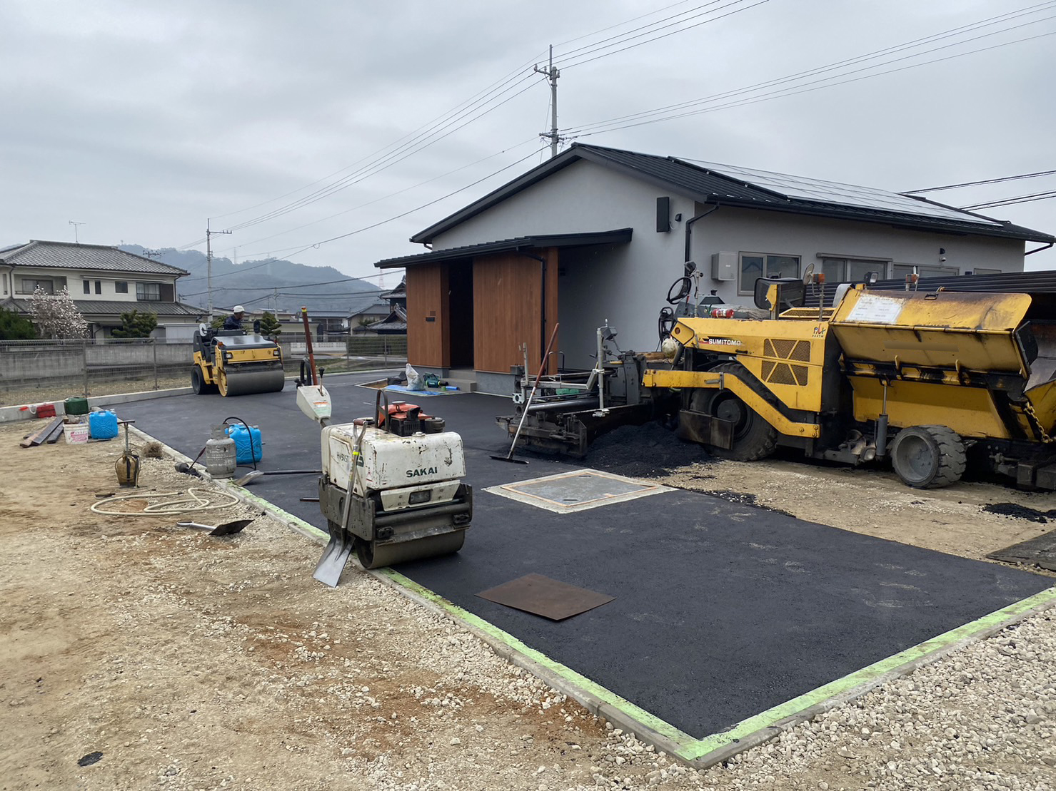 アスファルト舗装工事2【香川県綾歌郡綾川町・Ｍ様邸の外構工事】 (株)カインズガーデン｜香川県の外構・エクステリア・庭リフォーム