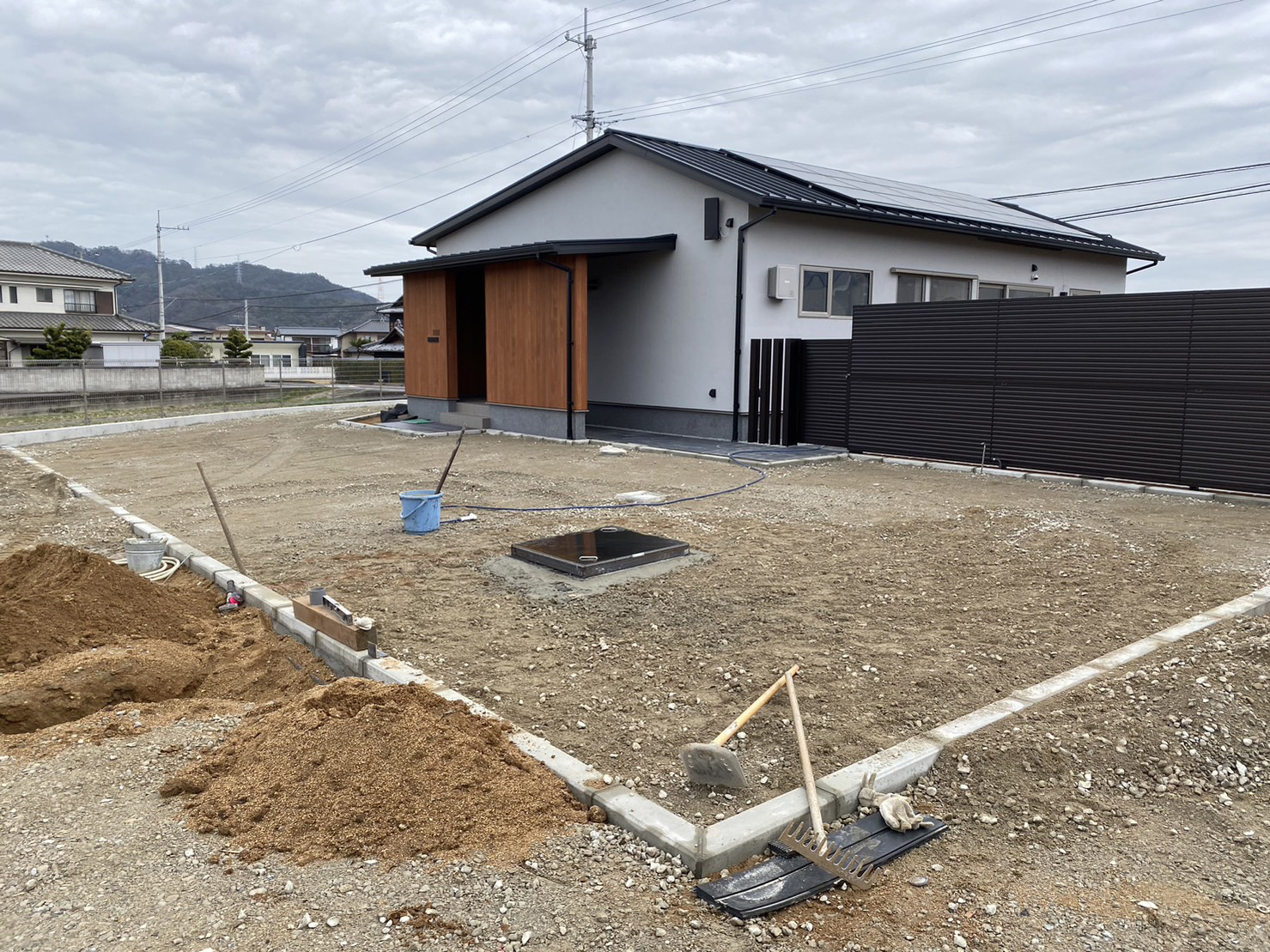 アスファルト舗装準備！【香川県綾歌郡綾川町・Ｍ様邸の外構工事】 (株)カインズガーデン｜香川県の外構・エクステリア・庭リフォーム