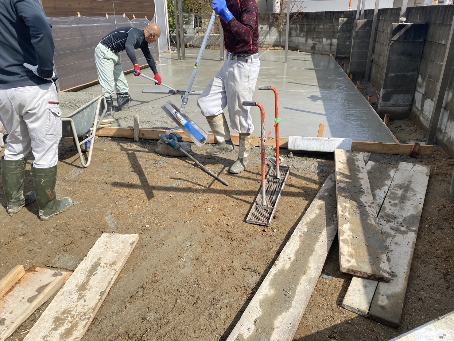 土間コンクリート打設！テラス下と広い面【香川県高松市松縄町・Ｋ様邸庭リフォーム工事】 (株)カインズガーデン｜香川の外構工事・エクステリア・庭リフォーム工事