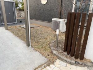 庭リフォーム工事着工👷雑草対策の砂利敷き・物置設置・門壁の修繕塗装【香川県高松市・Ｔ様邸】 (株)カインズガーデン｜香川県の外構・エクステリア・庭リフォーム