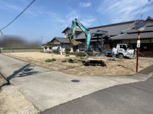 庭リフォーム工事着工👷外周を囲う基礎、フェンス設置【香川県高松市・Ｍ様邸】 (株)カインズガーデン｜香川の外構・エクステリア・庭リフォーム工事