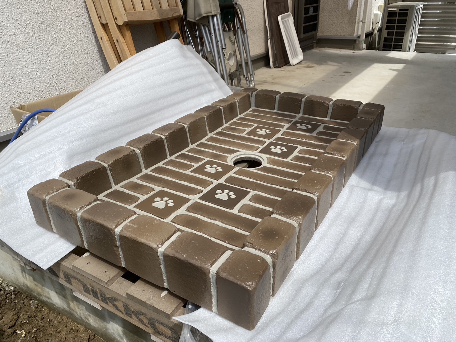 【松縄町】ペット用排水パン設置♪ (株)カインズガーデン｜香川のシンプルな外構・エクステリア・庭リフォーム工事