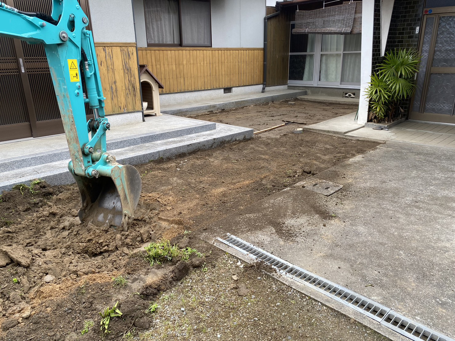 【三豊市】鋤取り・路盤準備 (株)カインズガーデン｜香川県の外構・エクステリア・庭リフォーム工事