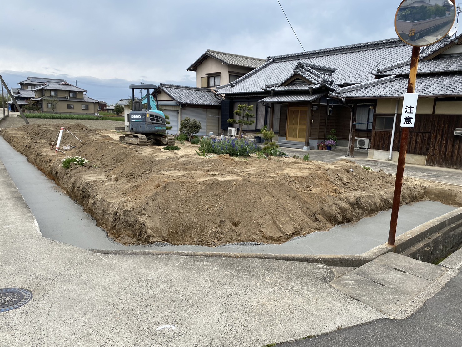 基礎準備、下地コンクリート完了！【香川県木田郡三木町・Ｍ様邸】 (株)カインズガーデン｜香川の外構・庭リフォーム工事