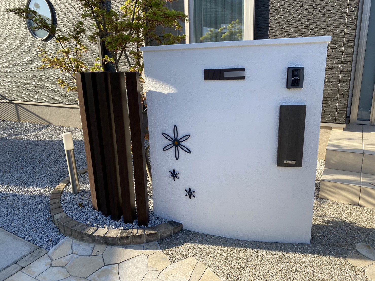 門壁の修繕塗装完了✨庭リフォーム工事㊗完工㊗です【香川県高松市・Ｔ様邸】 (株)カインズガーデン