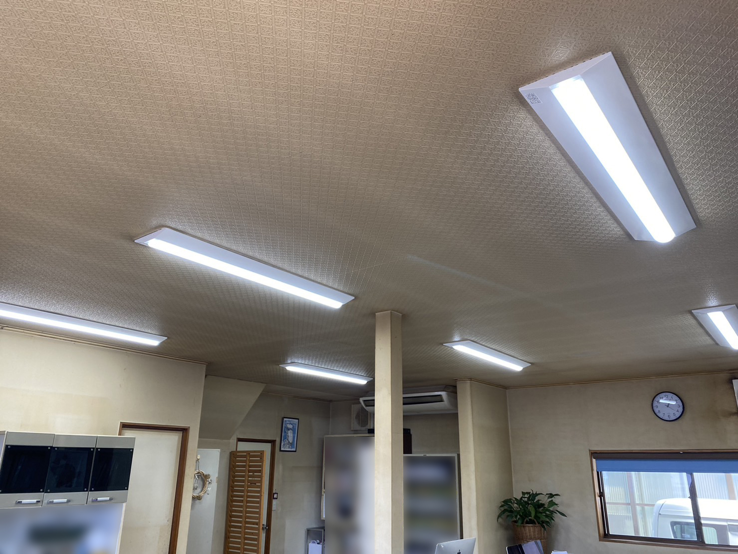 【高松市】会社事務所の照明交換㊗完工㊗ecoなLED照明 (株)カインズガーデン｜香川県の室内照明リフォーム工事