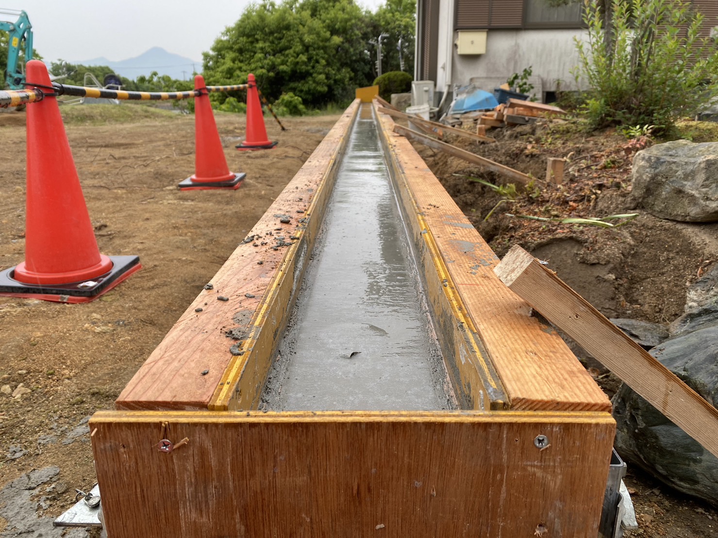 【綾川町】フェンス基礎工事 (株)カインズガーデン｜香川の庭リフォーム工事，外構・エクステリア工事