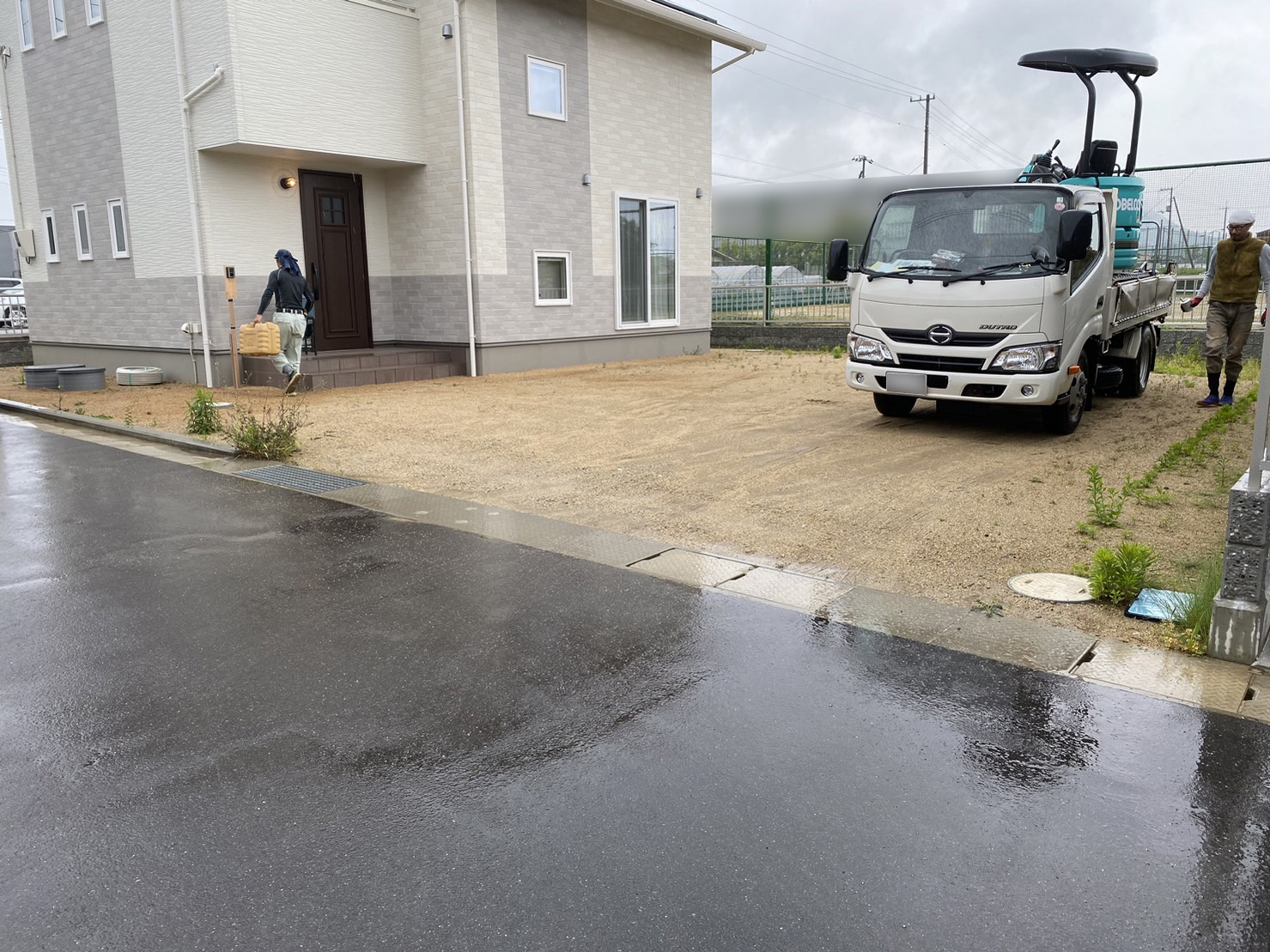 【高瀬町】外構・エクステリア工事、本日スタート👷 (株)カインズガーデン｜香川の庭リフォーム工事，駐車場工事やフェンス