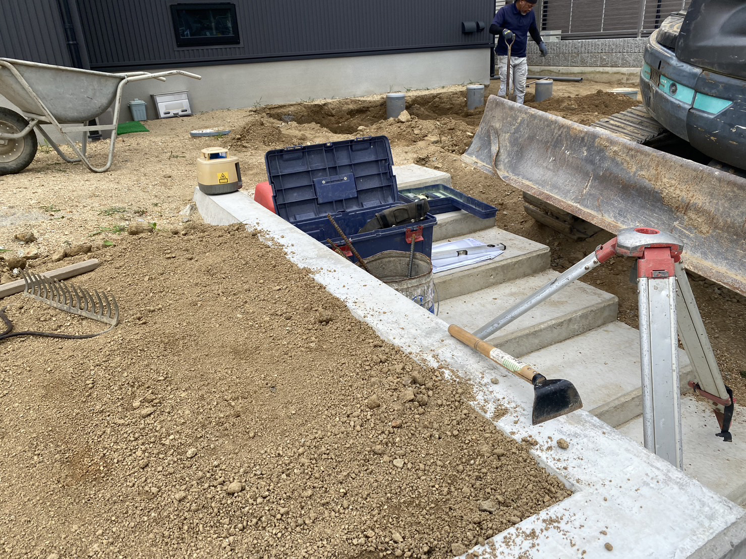 【綾川町】鋤取り・整地！Ｓ様邸の外構工事 (株)カインズガーデン｜香川の庭リフォーム工事，外構・エクステリア工事，修繕