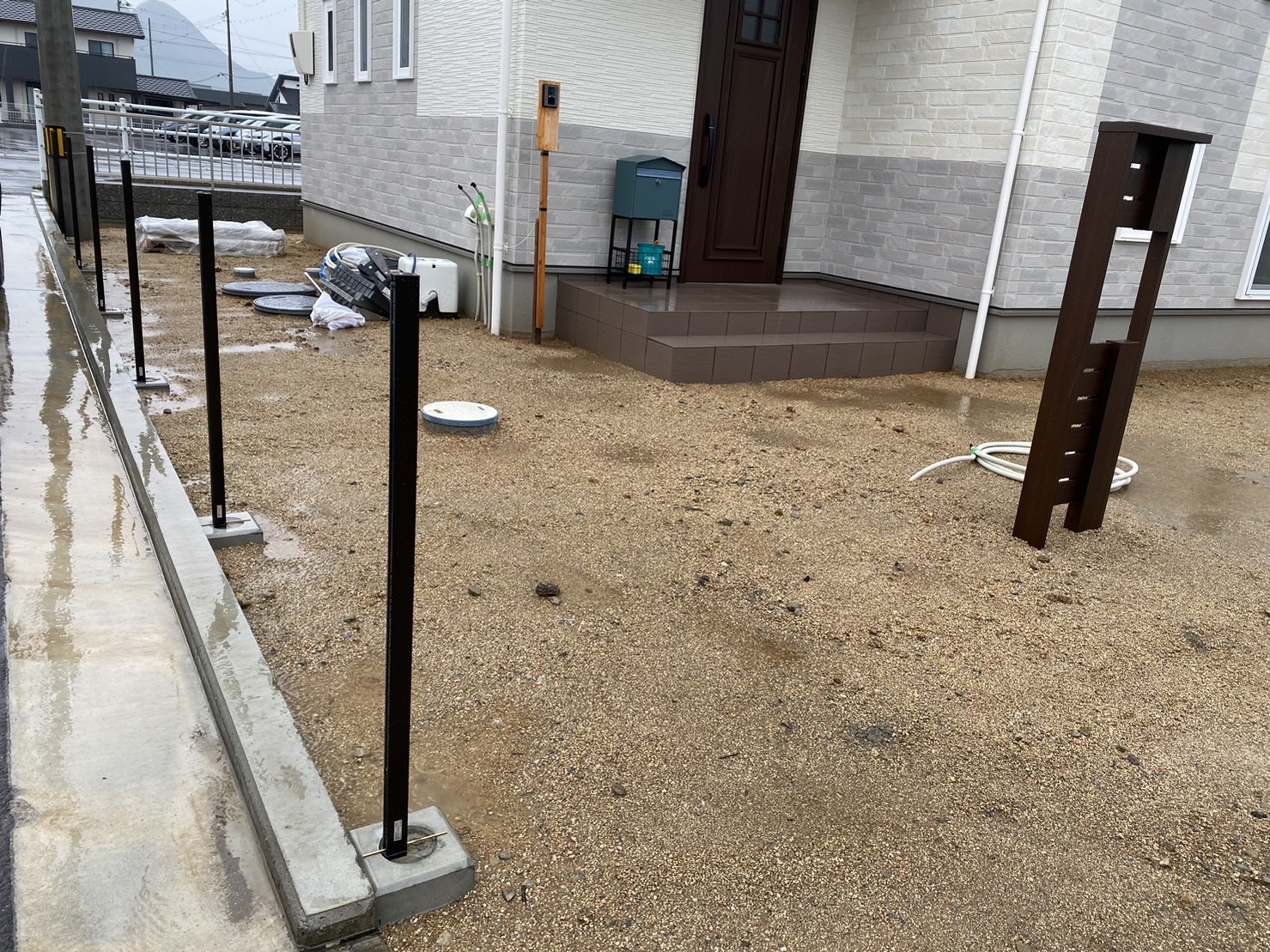 【高瀬町】フェンス柱・門柱・カーポート柱ＯＫ✨ (株)カインズガーデン｜香川の庭リフォーム工事，外構・エクステリア工事