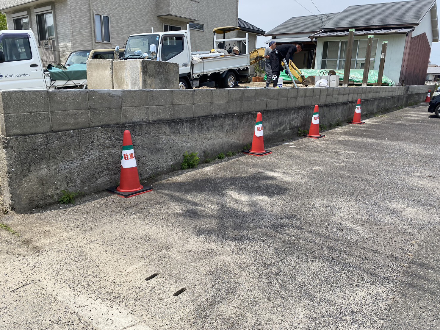【高松市Ａ様邸】フェンス工事開始／サッシご注文御礼👷 (株)カインズガーデン｜香川の庭リフォーム工事，修繕工事