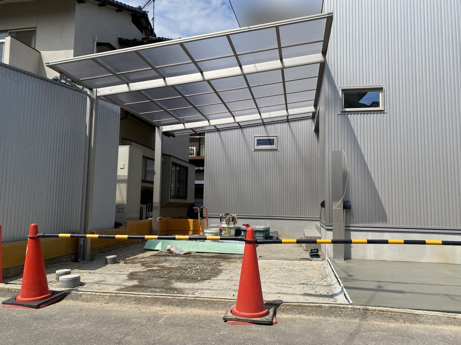 【高松市Ｍ様邸】カーポート完成✨駐車場の土間コンクリート打設 (株)カインズガーデン｜香川県の外構・エクステリア工事